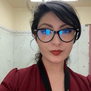 Meet your Posher, Yvette